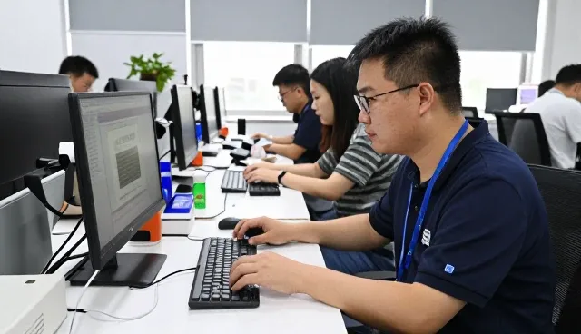 芝罘区卡得图文设计制作中心提供直播运营相关解决方案